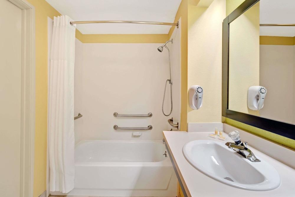Days Inn & Suites By Wyndham דסוטו מראה חיצוני תמונה